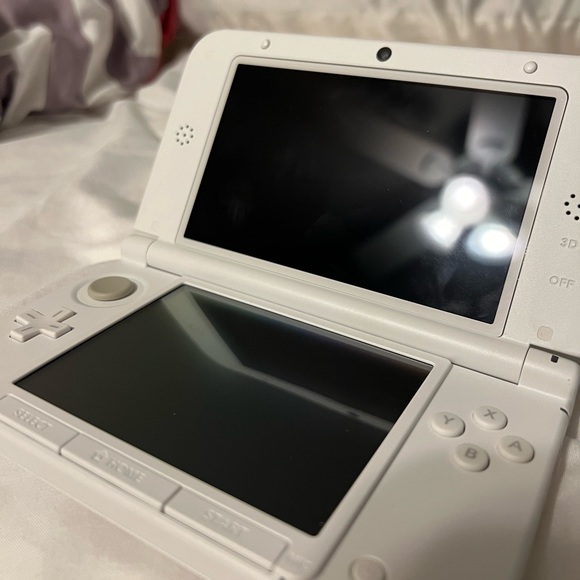 Nintendo 3ds xl Disney Magical World Edition (Charger Included) - Picture 5 of 7